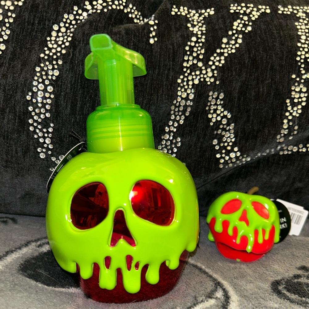 Disney Villains Poison Apple & Glow in the Dark Antibacterial Holder